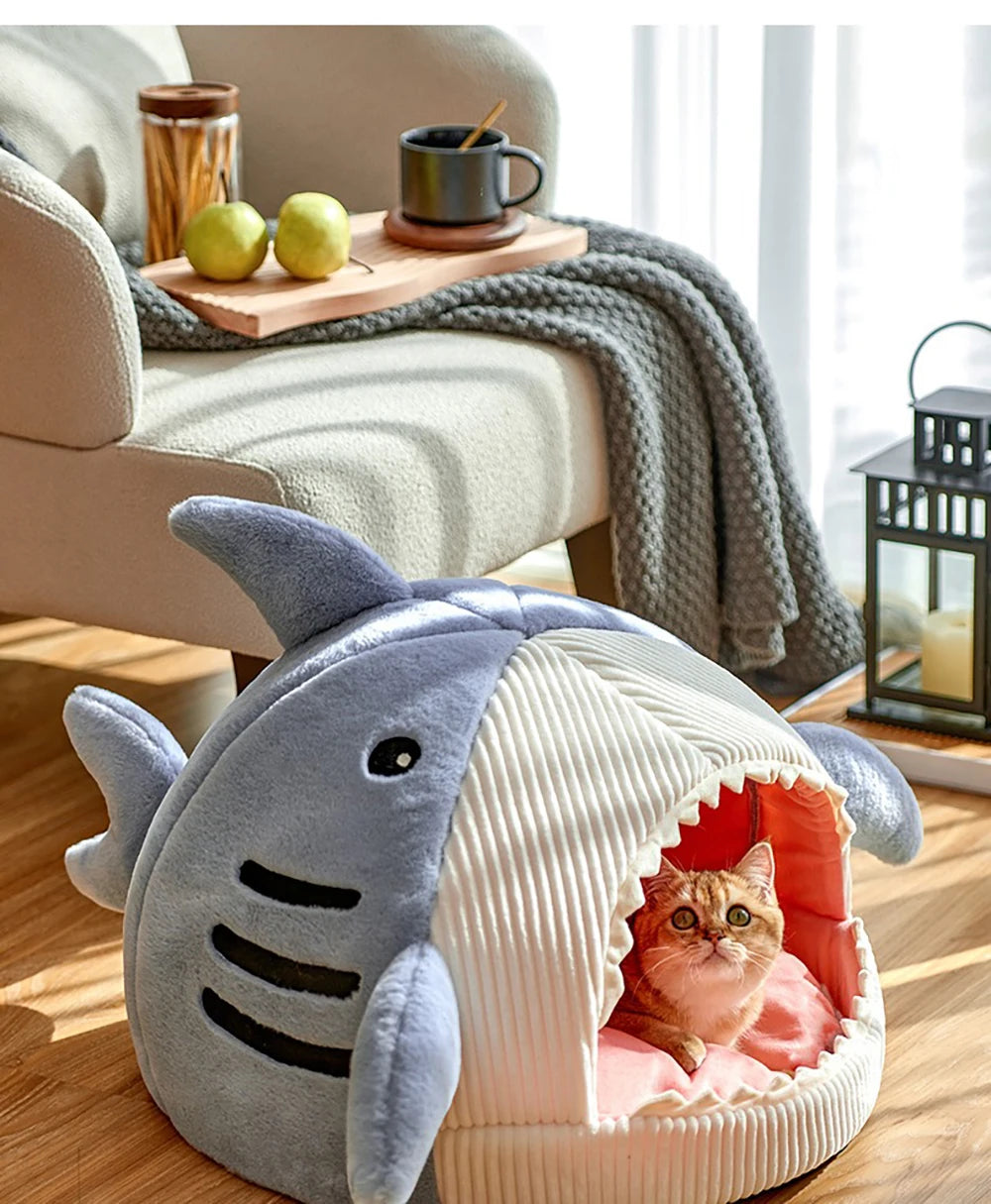 Cozy & Warm Enclosed Cat Bed – Plush, Self-Warming & Machine Washable